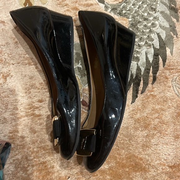 Salvatore Ferragamo Black Patent Leather Bow Wedges size 8.5 A - Picture 7 of 10